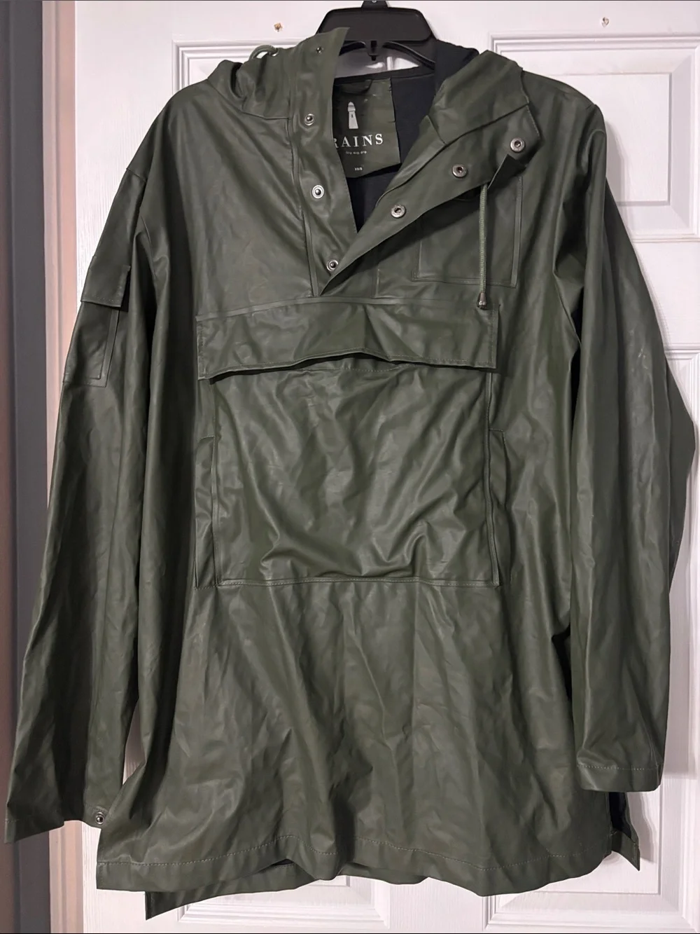 Rains Camp Anorak Unisex Glossy Waterproof Rain Jacket in Deep Green Size XS/S
